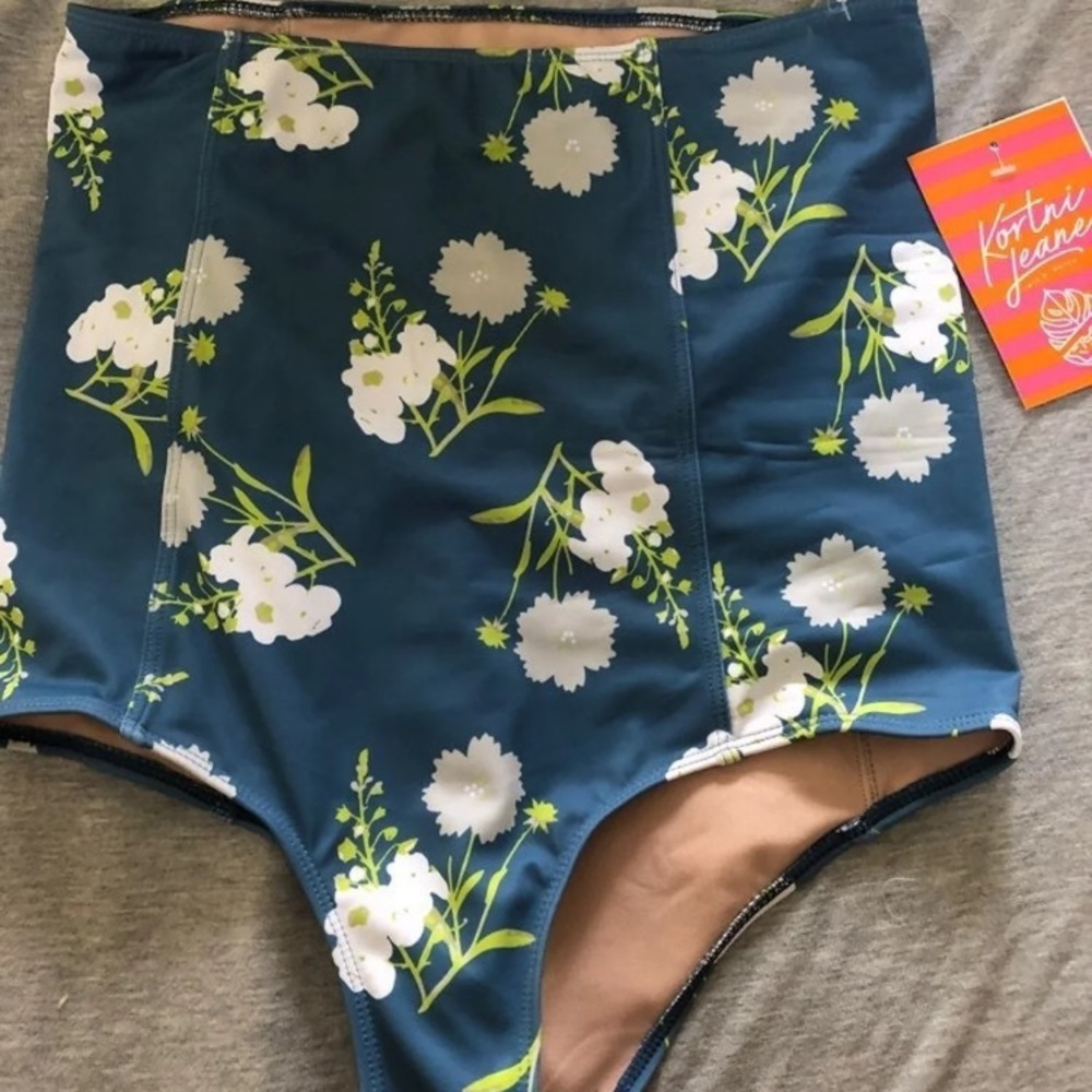 Kortni Jeane bottoms